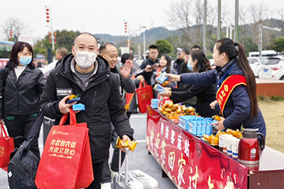 E:2024年宣传工作2024.22.6pg电子积极落实农民工返乡运输服务保障工作官网20240206-03-射洪3.jpg